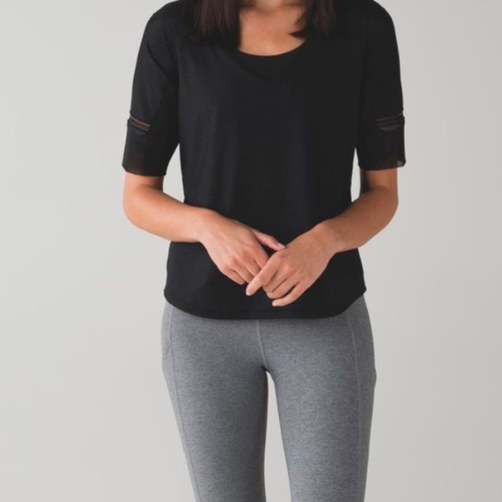 Lululemon • Var-City 1/2 Sleeve Black Mesh Jersey Top - Picture 2 of 10